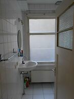 Room in Amsterdam Center No Parties Allowed