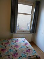 Room in Amsterdam Center No Parties Allowed
