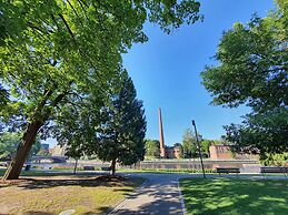 Modern Downtown Studio - 