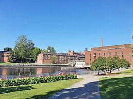 Modern Downtown Studio - 