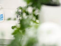 Modern Downtown Studio - 