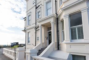 Immaculate 1-bed Apartment on Hove Seafront