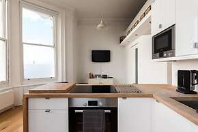 Immaculate 1-bed Apartment on Hove Seafront