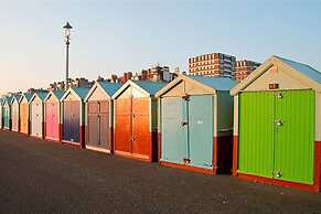Immaculate 1-bed Apartment on Hove Seafront