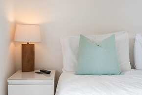 Immaculate 1-bed Apartment on Hove Seafront