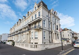 Immaculate 1-bed Apartment on Hove Seafront
