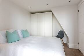 Immaculate 1-bed Apartment on Hove Seafront