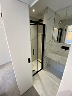 Modern 2 Bedroom 2 Bathroom flat