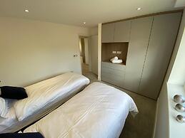 Modern 2 Bed 2 Bath Flat