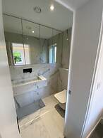 Modern 2 Bed 2 Bath Flat