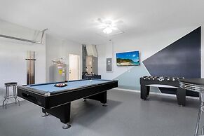 Immaculate 4 Bedrooms 3 Bathroom In Windsor Palms Villa by RedAwning