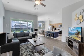 Immaculate 4 Bedrooms 3 Bathroom In Windsor Palms Villa by RedAwning