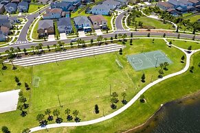 Luxury Town With Splash Pool In Solara Resort 4 Bedroom Townhouse by R