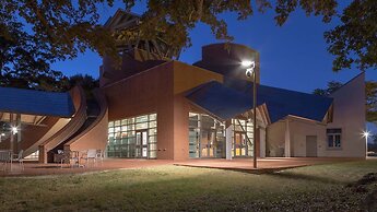 Gulf Hills Hotel & Resort