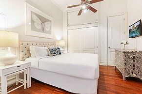 Luxury 4BR With Private Rooftop Deck