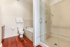 Luxury 4BR With Private Rooftop Deck