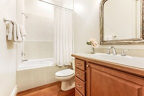 Luxury 4BR With Private Rooftop Deck