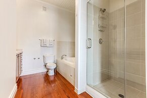 Luxury 4BR With Private Rooftop Deck