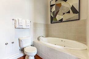 Luxury 4BR With Private Rooftop Deck