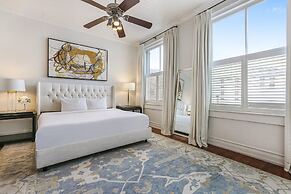 Luxury 4BR With Private Rooftop Deck