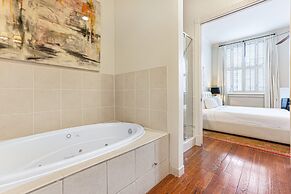 Luxury 4BR With Private Rooftop Deck