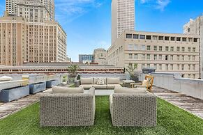 Luxury 4BR With Private Rooftop Deck