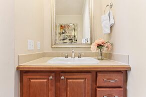 Luxury 4BR With Private Rooftop Deck