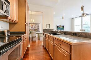 Luxury 4BR With Private Rooftop Deck