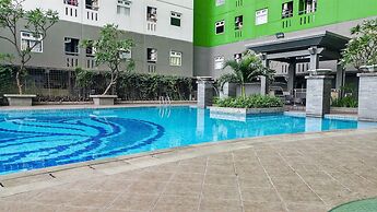 Stylish and Comfortable Studio Green Pramuka Apartment