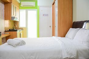 Stylish and Comfortable Studio Green Pramuka Apartment