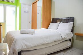 Stylish and Comfortable Studio Green Pramuka Apartment