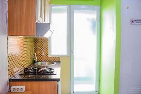 Stylish and Comfortable Studio Green Pramuka Apartment