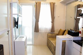 Minimalist and Homey 2BR Aparment at Green Pramuka near Mall