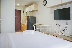 Minimalist and Comfy Studio Springwood Apartment