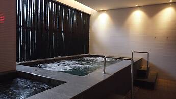 Modern Style Studio Apartment at Azalea Suites with City View