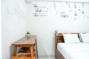 Comfortable Studio Apartment at Green Park View