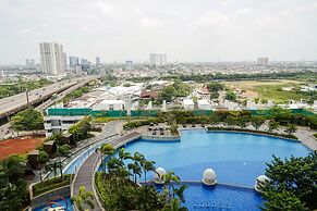 Relax and Comfy with Pool View @ Studio West Vista Apartment