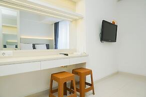 Relax and Comfy with Pool View @ Studio West Vista Apartment