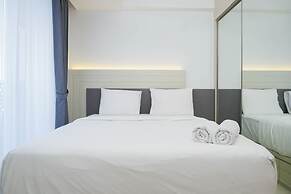 Relax and Comfy with Pool View @ Studio West Vista Apartment