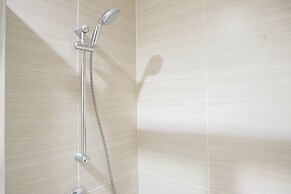 Relax and Comfy with Pool View @ Studio West Vista Apartment