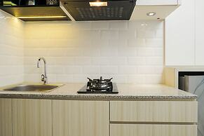 Relax and Comfy with Pool View @ Studio West Vista Apartment