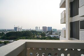 Relax and Comfy with Pool View @ Studio West Vista Apartment