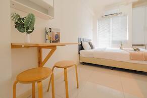 Cozy Studio with Direct Access to Mall at Green Pramuka Apartment