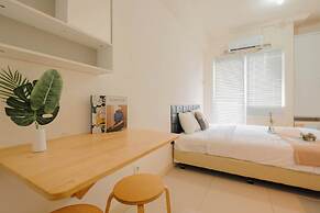 Cozy Studio with Direct Access to Mall at Green Pramuka Apartment