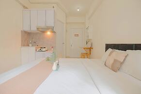 Cozy Studio with Direct Access to Mall at Green Pramuka Apartment
