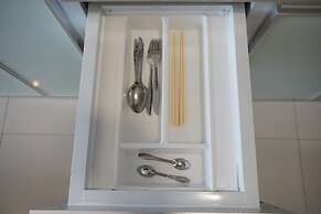 Elegant Studio Parkland Avenue Apartment