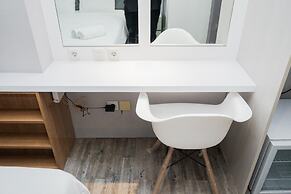 Clean and Tidy Studio Room at Tree Park Apartment