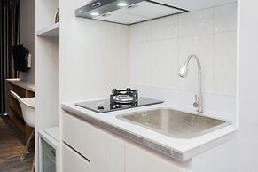 Clean and Tidy Studio Room at Tree Park Apartment