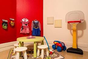 Sunshine In Solterra Perfect For Your Family! 6 Bedroom Home by RedAwn