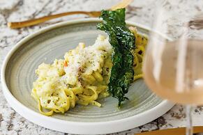 The Pearle Hotel & Spa, Autograph Collection